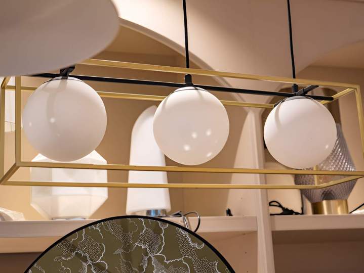 Globes lumineux sphériques en verre opaque blanc euilly-sur-Seine