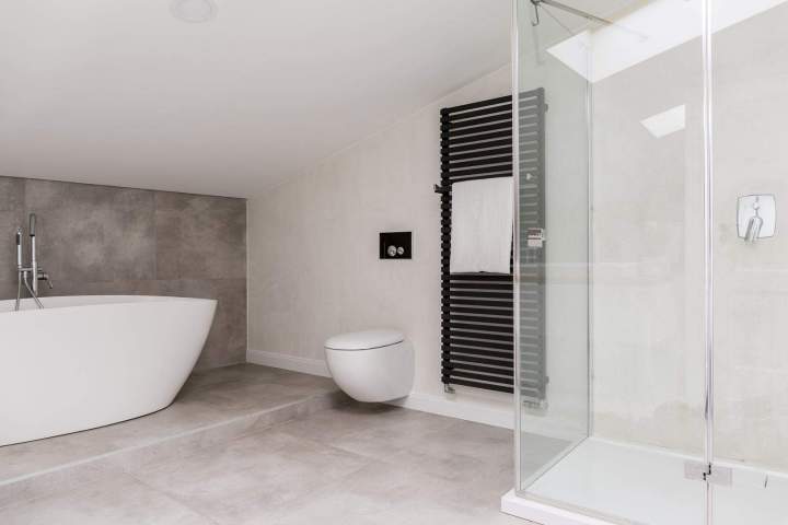 Salle de bains spacieuse et élégante Neuilly-sur-Seine